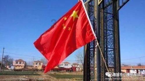 逃离残破的船只